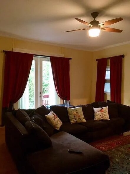Spacious Living room - 1026 Paradrome St