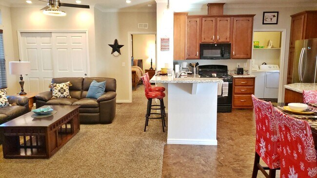 Building Photo - Gorgeous location, spectacular amenities, 3 bedroom furnished home for rent.