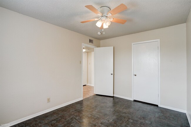 Building Photo - 2 br, 1 bath 4plex - 19221 San Marcos Hwy ...