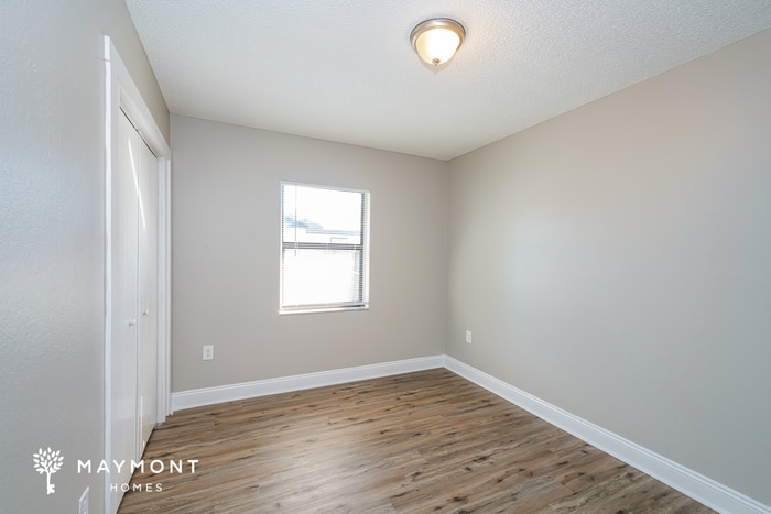 Building Photo - 2302 Maple Hl Dr