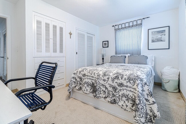 Building Photo - 1300 SE 7th Ct