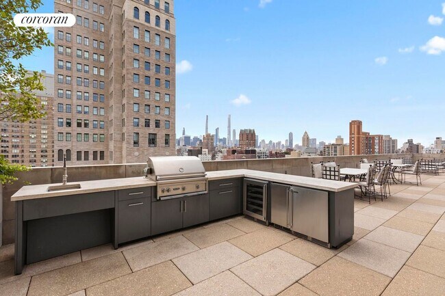 Building Photo - 301 E 81st St