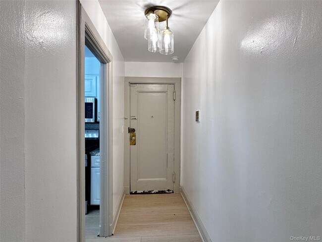 Building Photo - 153 Fifth Ave