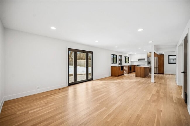 Building Photo - 626 Barberry Rd