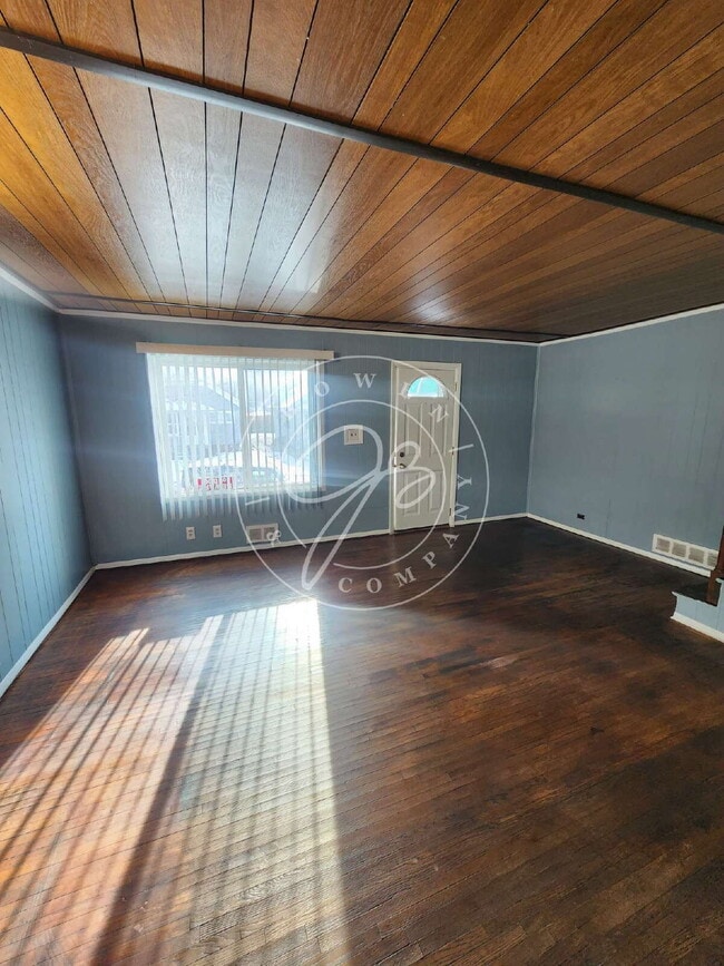 Building Photo - Must-See 2-Story, 2-Bedroom Home with Fenced Yard