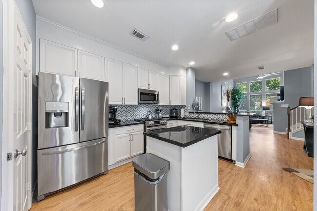 Primary Photo - 30 Endor Forest Pl