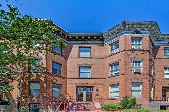 Building Photo - Kalorama Apartment – Renovated One-Bedroom with Private Balcony