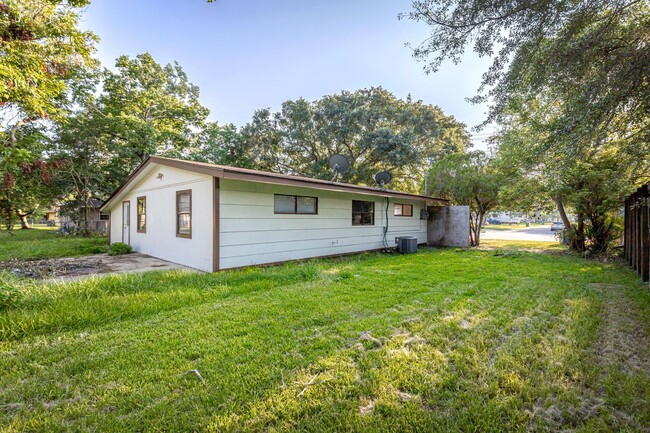 Building Photo - Adorable 3 bedroom ready to rent!