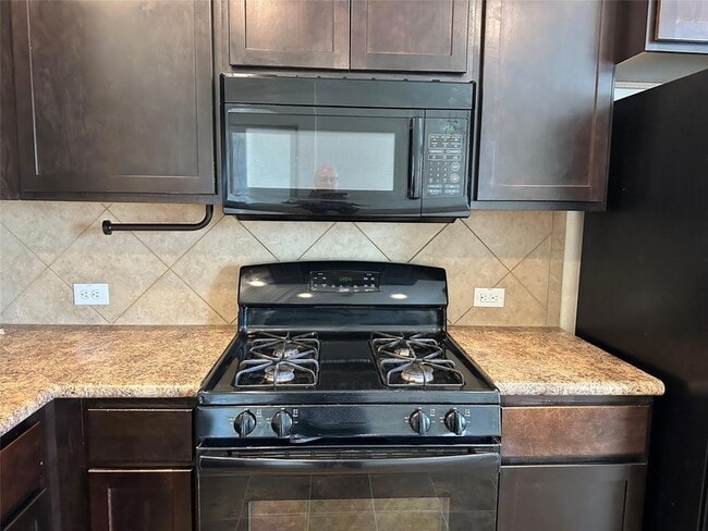 Building Photo - 316 Pack Horse Dr