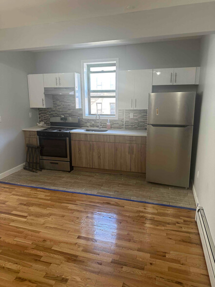 Building Photo - 4020 Harper Ave