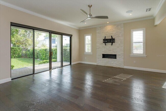 Building Photo - Modern Style Winter Park Home