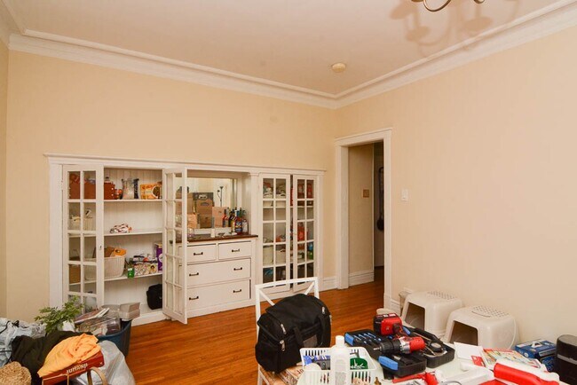 Building Photo - 4400 N Racine Ave