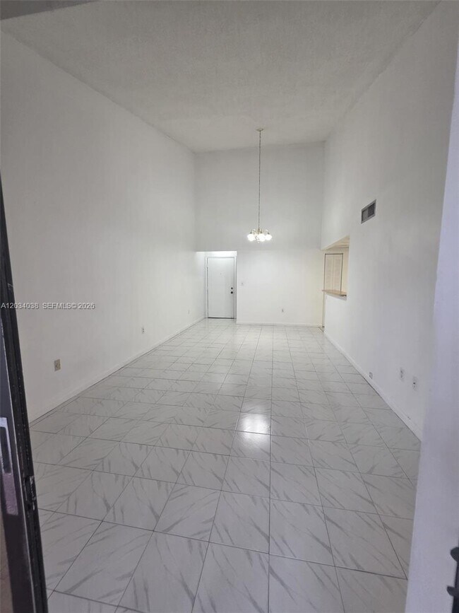 Building Photo - 9429 Fontainebleau Blvd
