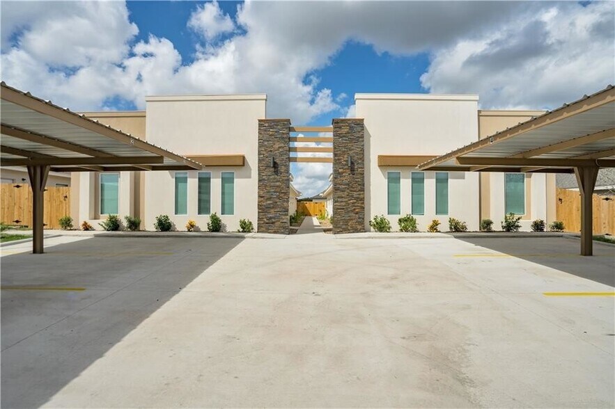 Front & Parking - 623 Cathedral Hill