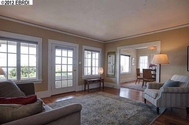 Building Photo - Gorgeous North Berkeley 3 Bedroom