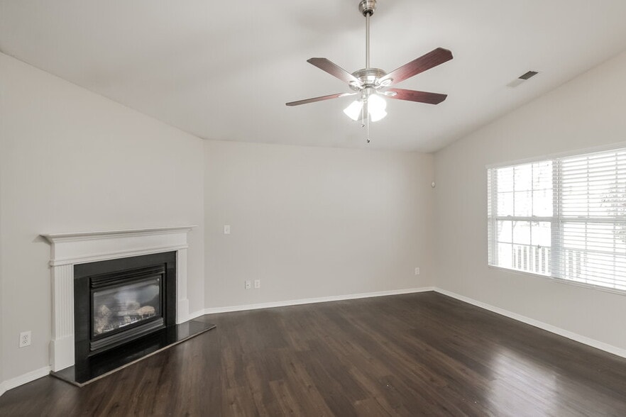 Building Photo - 8145 Rosberg Ln