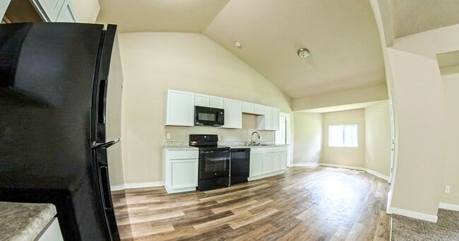Building Photo - Fully Remodeled 4 Bedroom 2.5 Bathroom