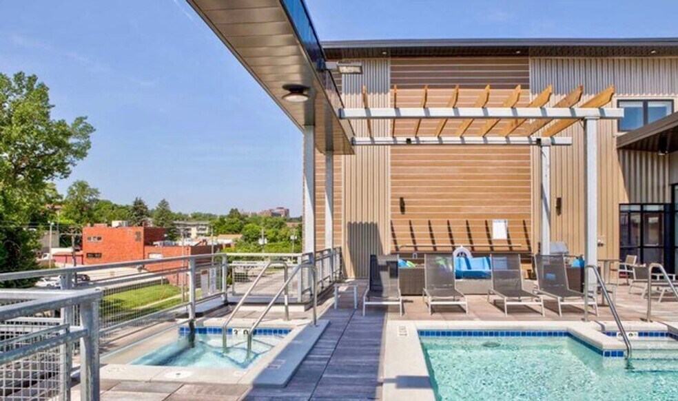 Building Photo - 2301 Ingersoll Ave