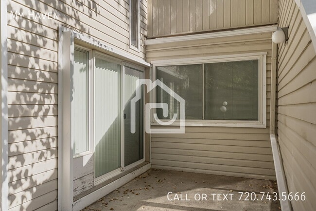 Building Photo - 2618 S Xanadu Way