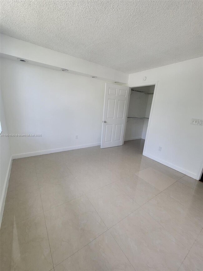 Building Photo - 494 NW 165th St