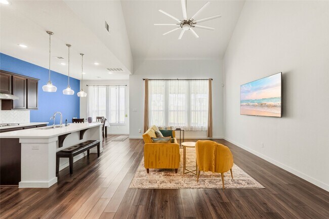 Building Photo - 15647 Roscobie Park Dr