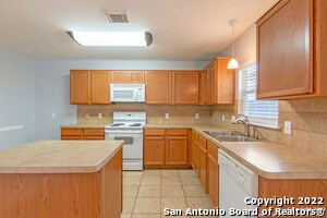 Building Photo - 1604 Rolling Brook Ln