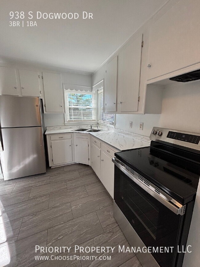 Building Photo - 938 S Dogwood Dr