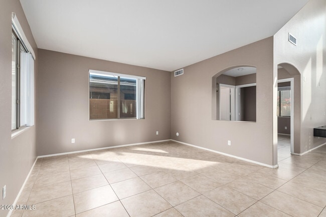 Building Photo - 40747 W Robbins Dr