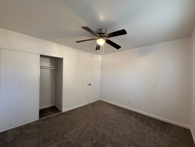 Building Photo - 524 E Ave Q-12