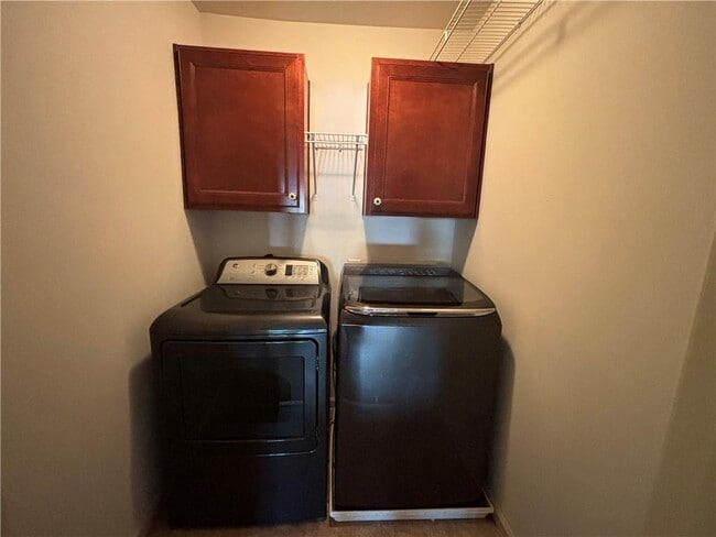 Building Photo - 800 Village Field Ct NW