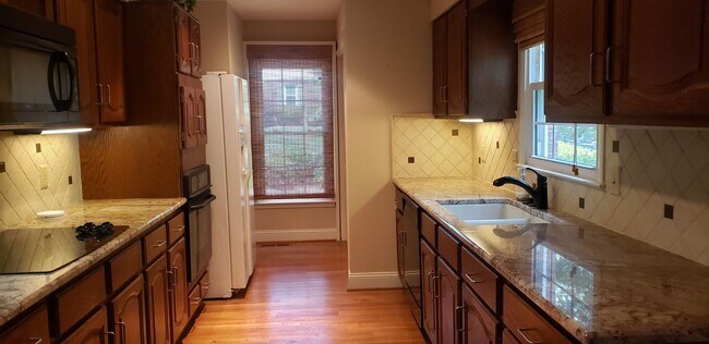 Building Photo - 800 Buffington Ct