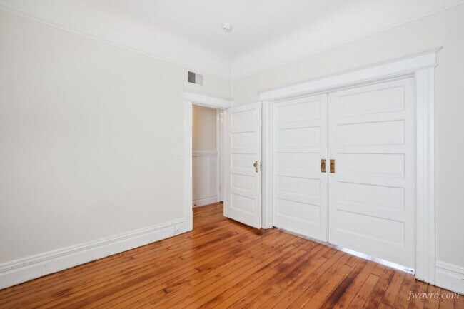 Building Photo - 1749 Greenwich St