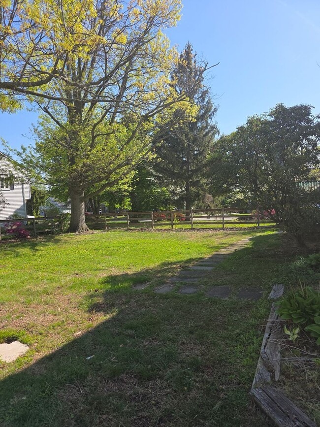 Building Photo - McDaniel Heights Single Family Home