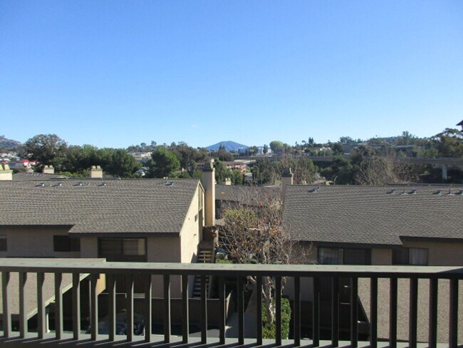 Building Photo - Parkway Manor Community - La Mesa - Upper ...