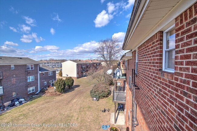 Building Photo - 250B Sawmill Rd