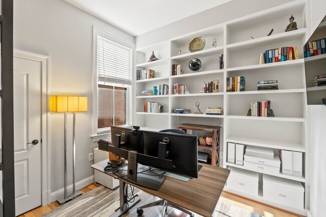 Building Photo - Logan Circle Condo