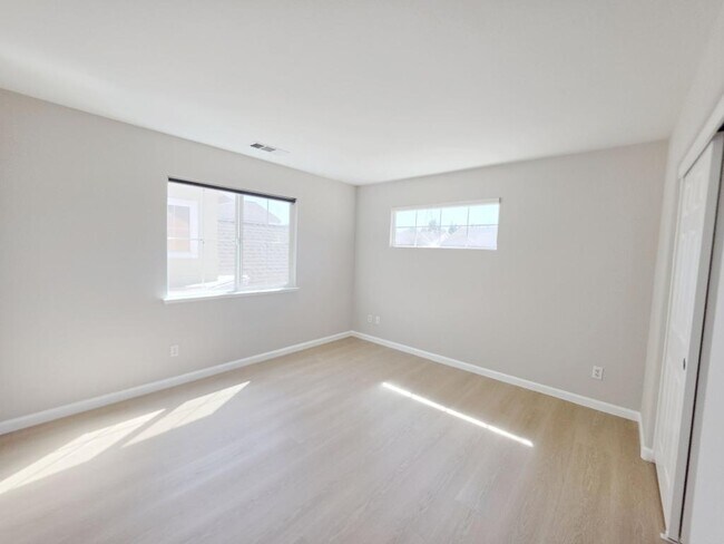 Building Photo - 2075 Purcell Pl