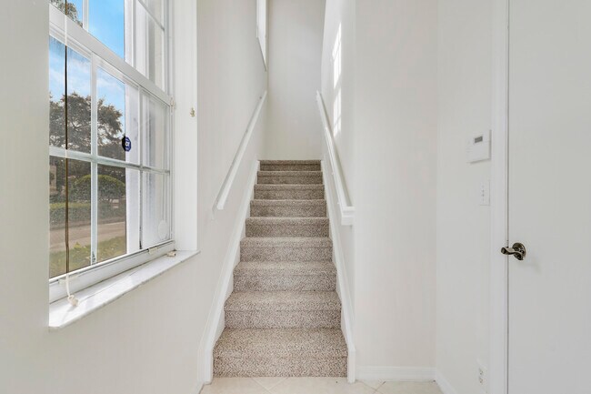 Building Photo - 110 Lighthouse Cir