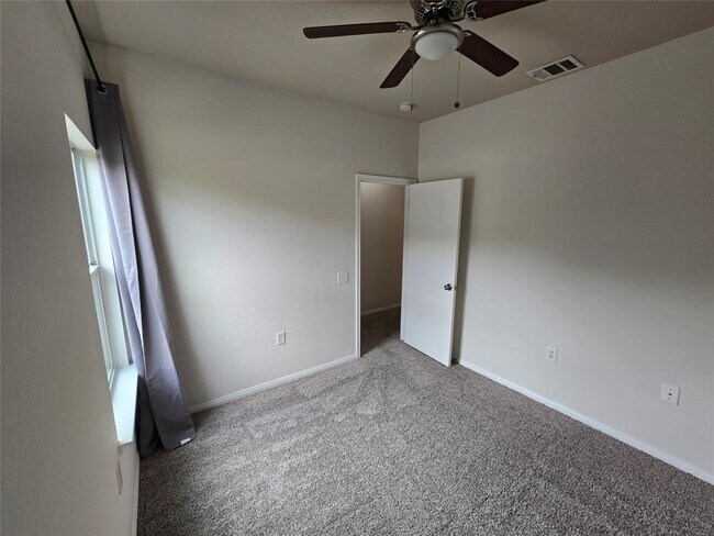 Building Photo - 1604 Singleton Ave