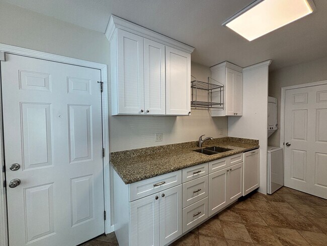 Building Photo - McKenzie 1107-1141