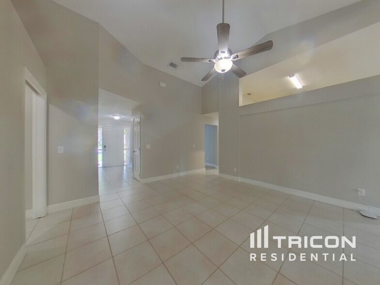 Building Photo - 792 Silversmith Cir