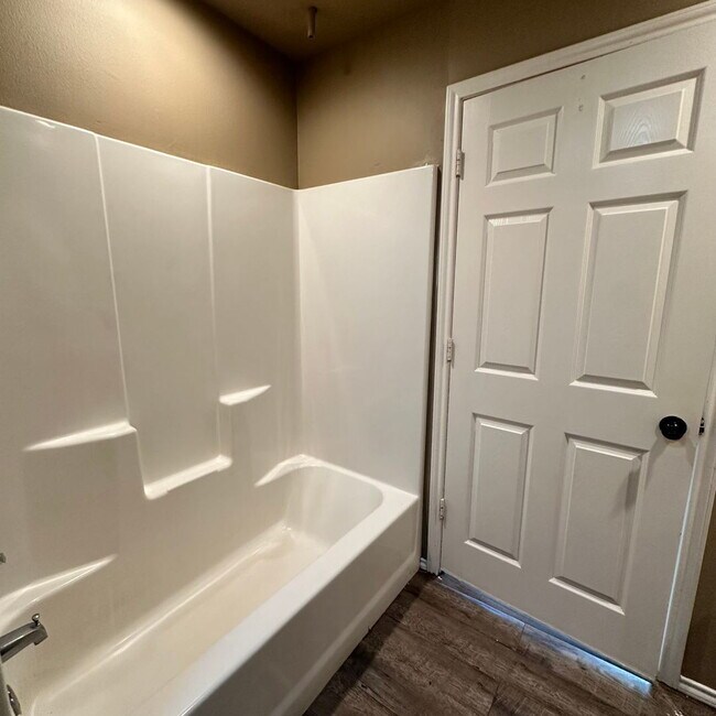 Building Photo - "Charming 3-Bedroom Duplex in Lubbock - Co...