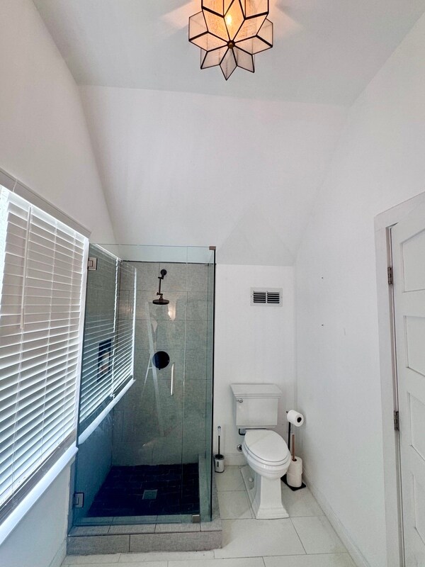 Building Photo - 493 Golf Club Dr