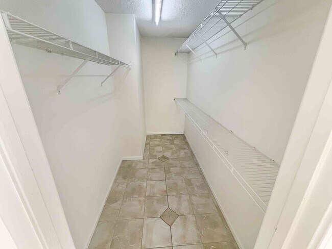 Building Photo - Alpharetta - 3BR - Finished Basement!