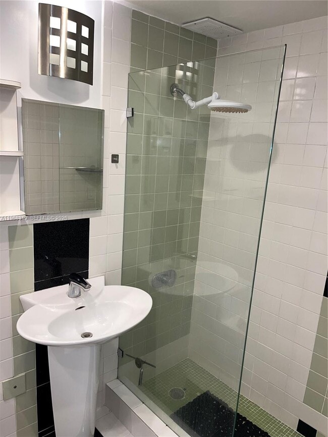 Building Photo - 880 NE 69th St