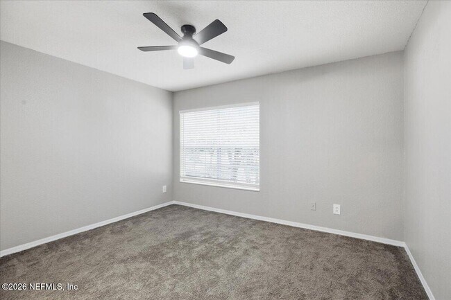 Building Photo - 13700 Richmond Park Dr N