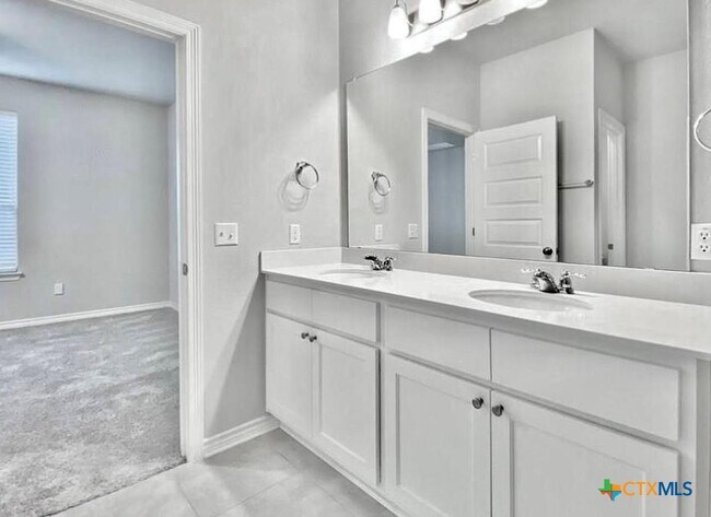 Building Photo - 816 Alta Wy