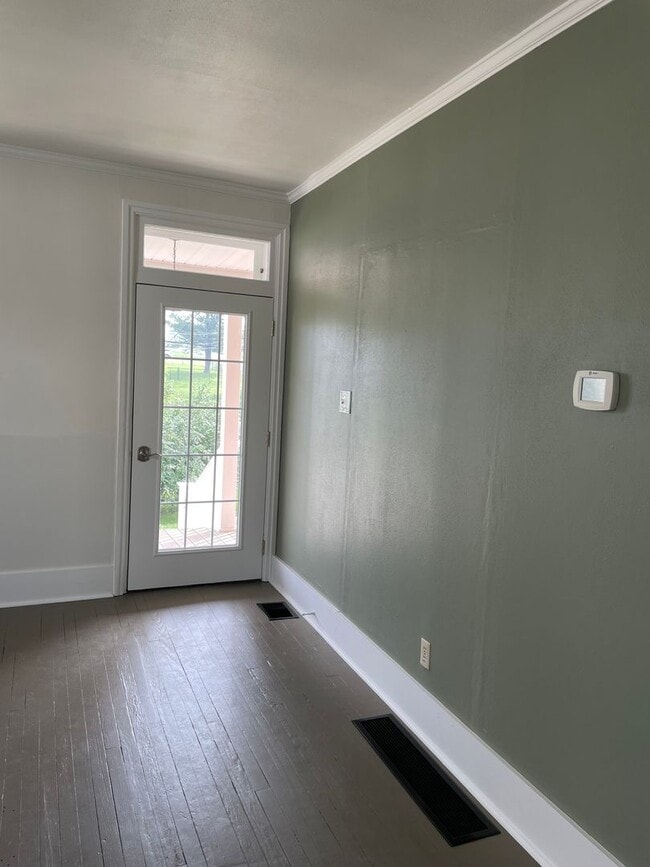 Building Photo - RECENTLY RENOVATED SCHOOL HOUSE FOR RENT!
