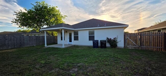 Building Photo - 204 Quail Hollow Dr