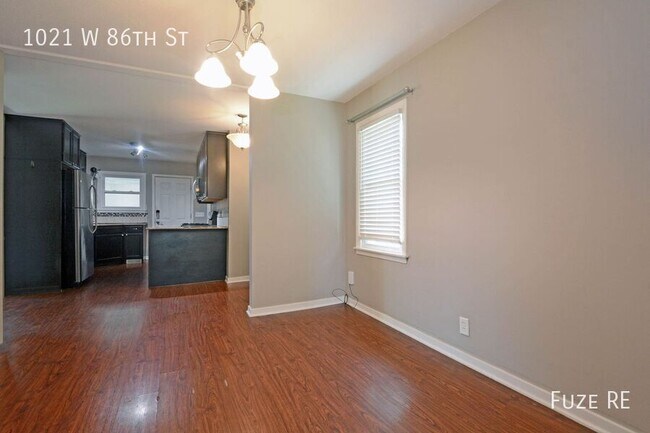 Building Photo - 1021 W 86th St